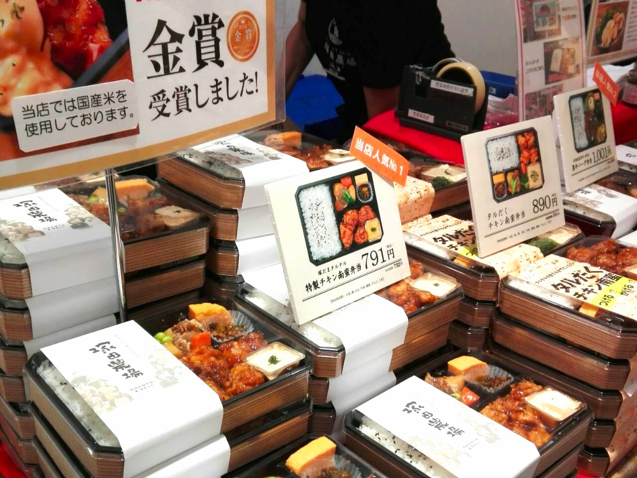 入社1〜2年での昇格実績も！成果は正当に評価。マネージャーや独立など多彩な道が拓けます。