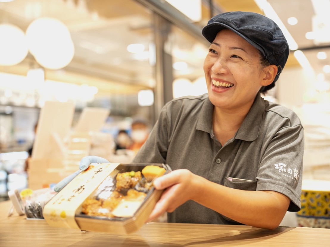 店長や仲間と協力して目標を達成!チームで働く一体感や、お店に貢献するやりがいを実感できます。