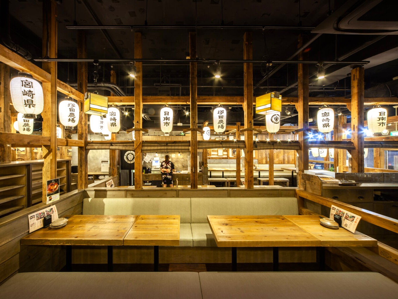 休みは月8日以上。各店舗で有給も取得しやすい環境づくりをしています。男性の育休取得実績も多数