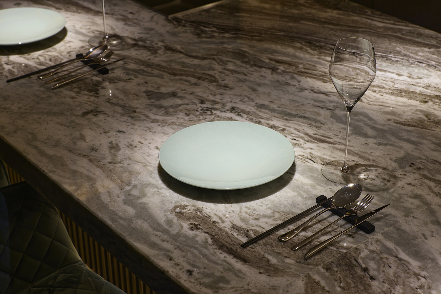 仕込みから営業まで段取りを大切にし、再現性のある仕事を積み上げます。