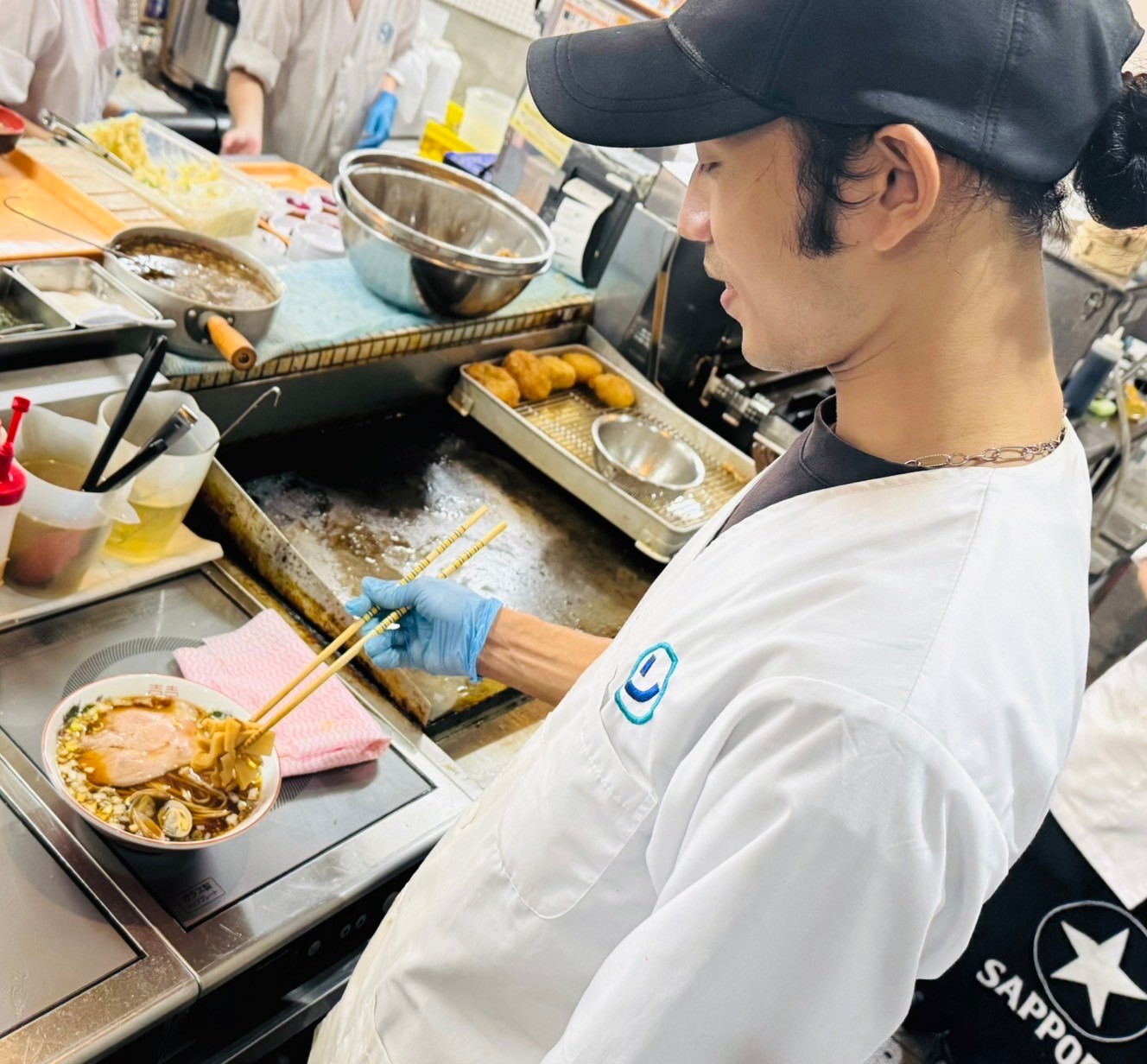 定食もお酒も楽しめる“ネオ大衆”。笑顔あふれる接客でリピーター多数◎