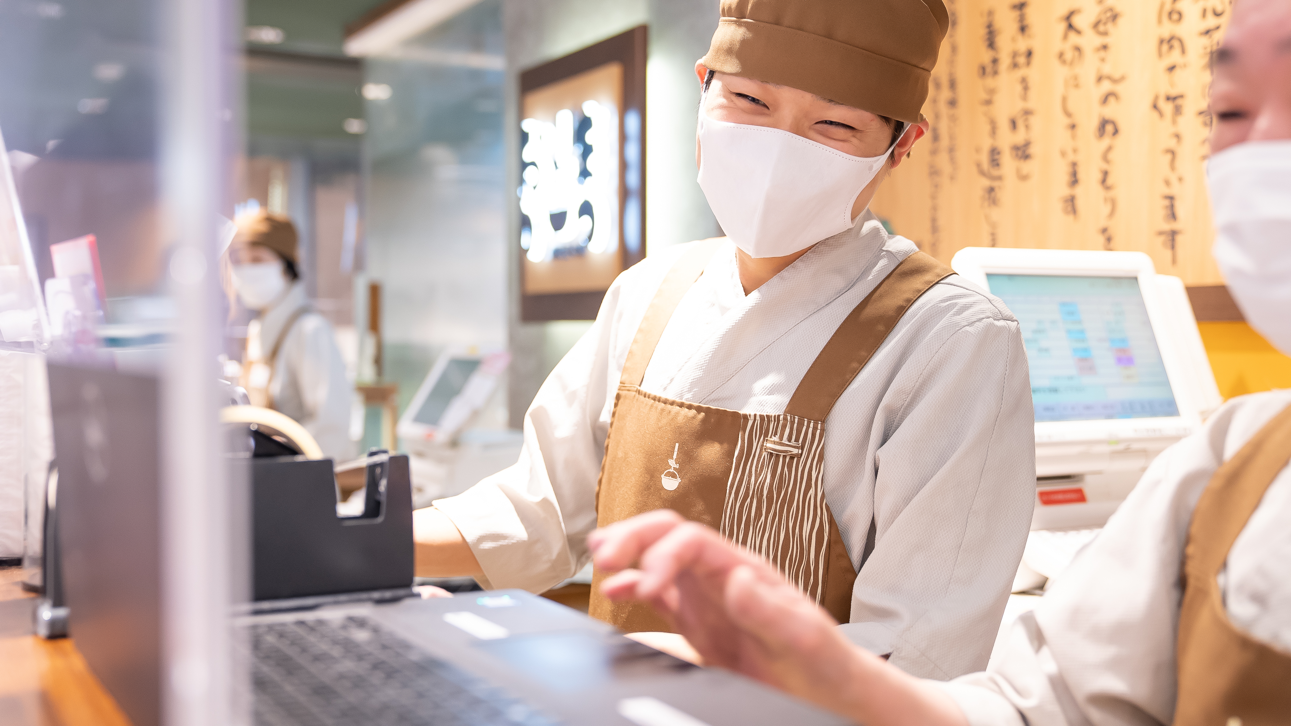 お惣菜を通じて「ありがとう」が返ってくる、やさしさにあふれた職場。