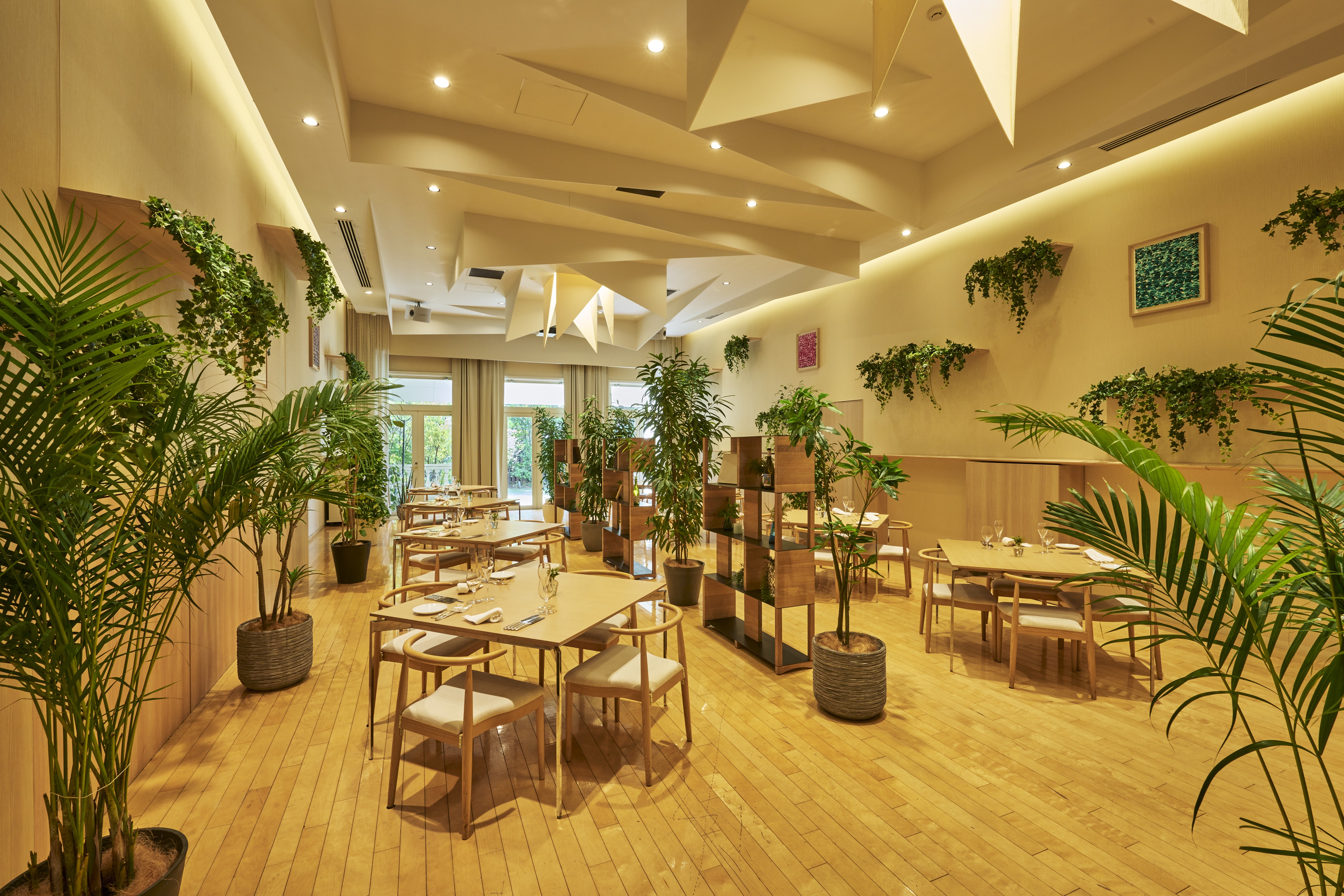 レストラン営業に加え、ウェディングパーティーや貸切パーティーにも対応しています。