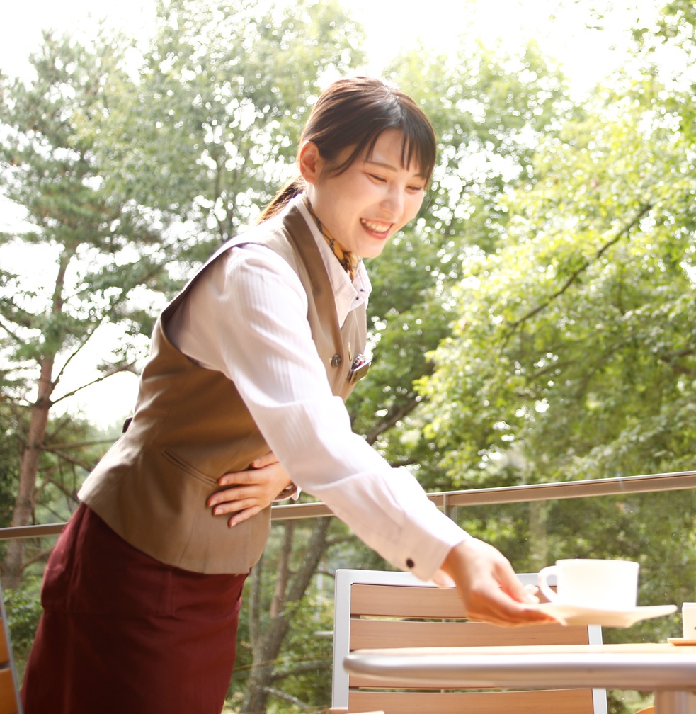 清潔感あるレストラン空間で、心のこもったサービスを。