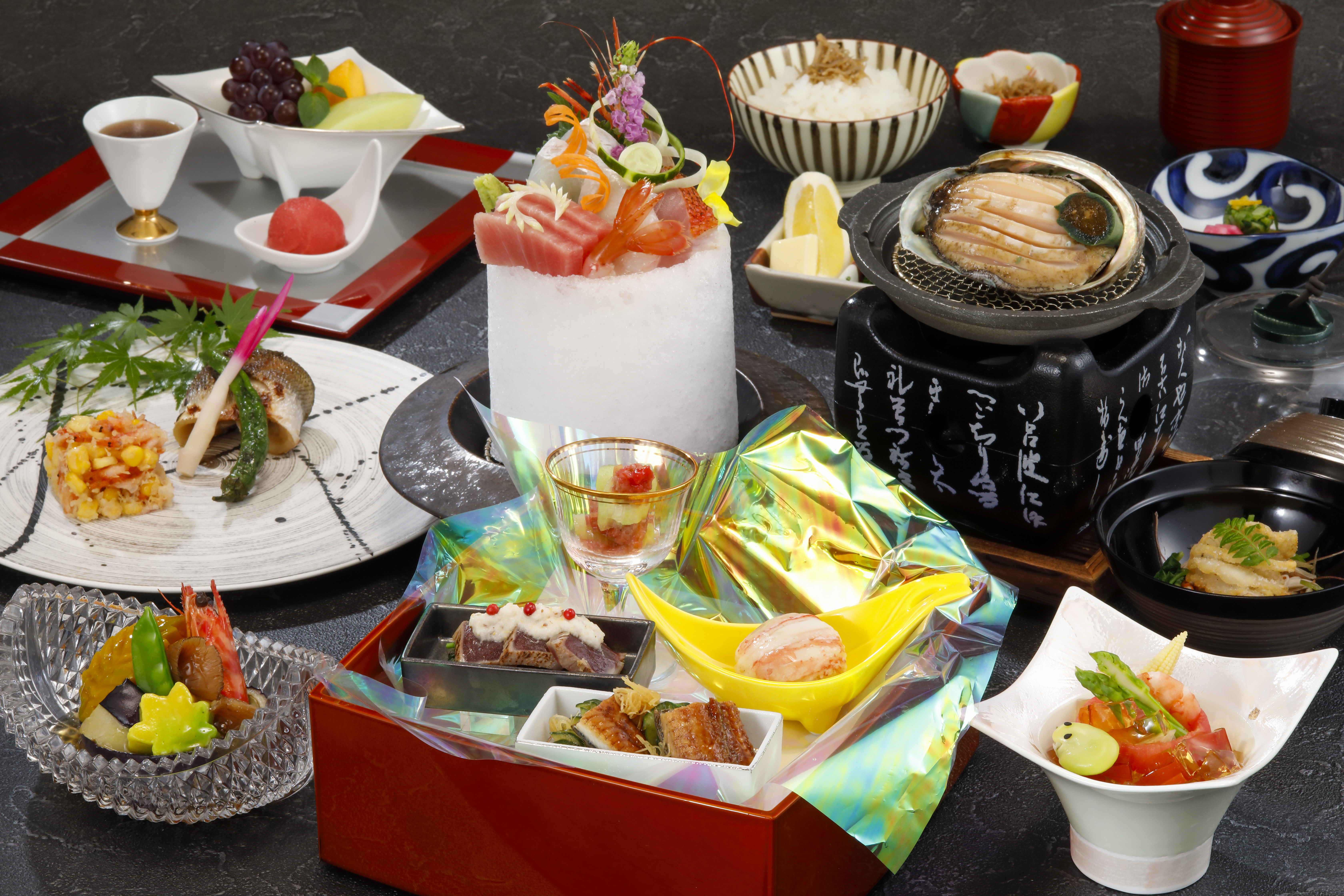 旬の素材で彩る会席料理。細部にまでこだわる丁寧なひと皿を。