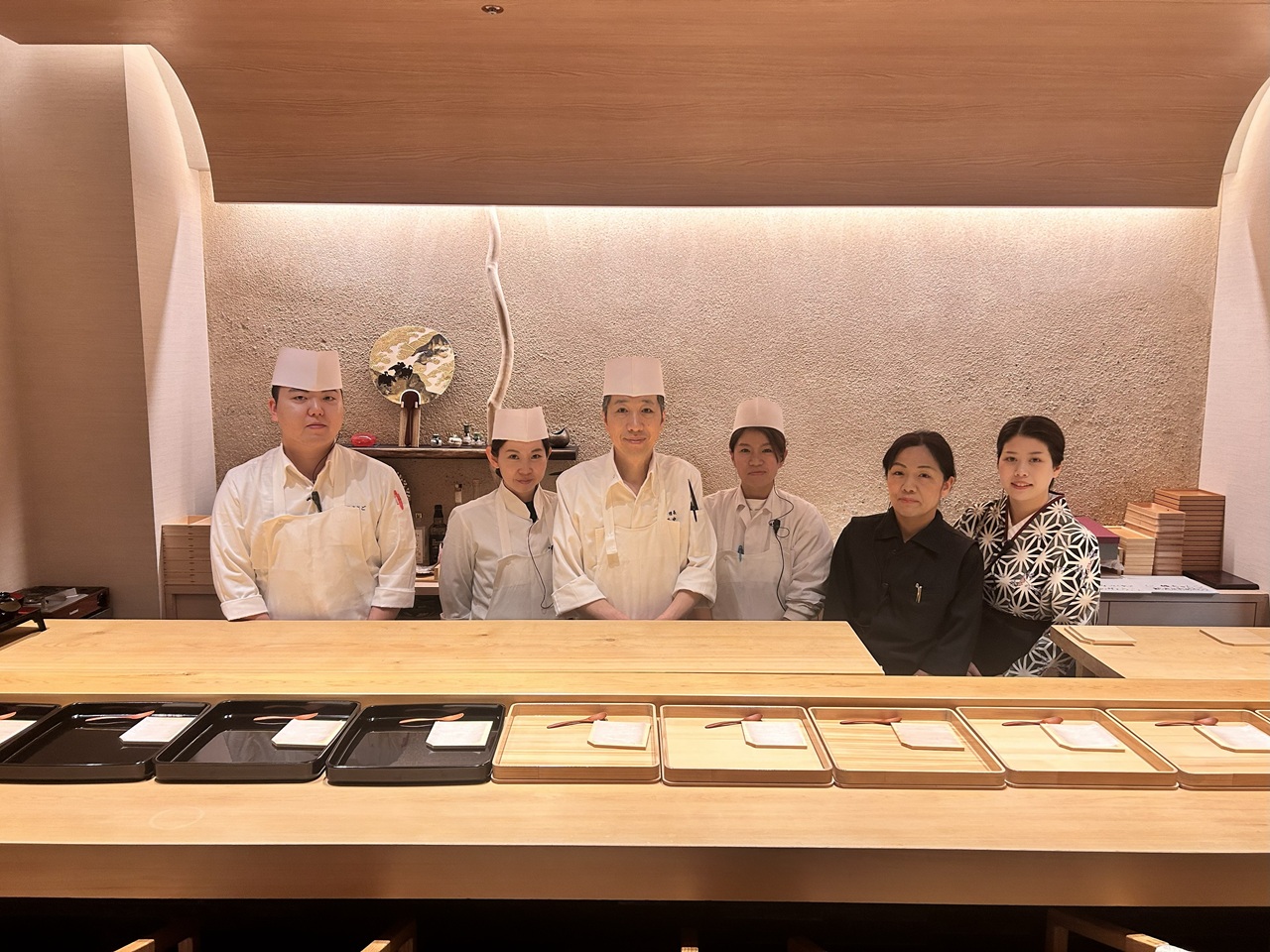 穏やかな料理長と若手中心の厨房。質問しやすい環境です。