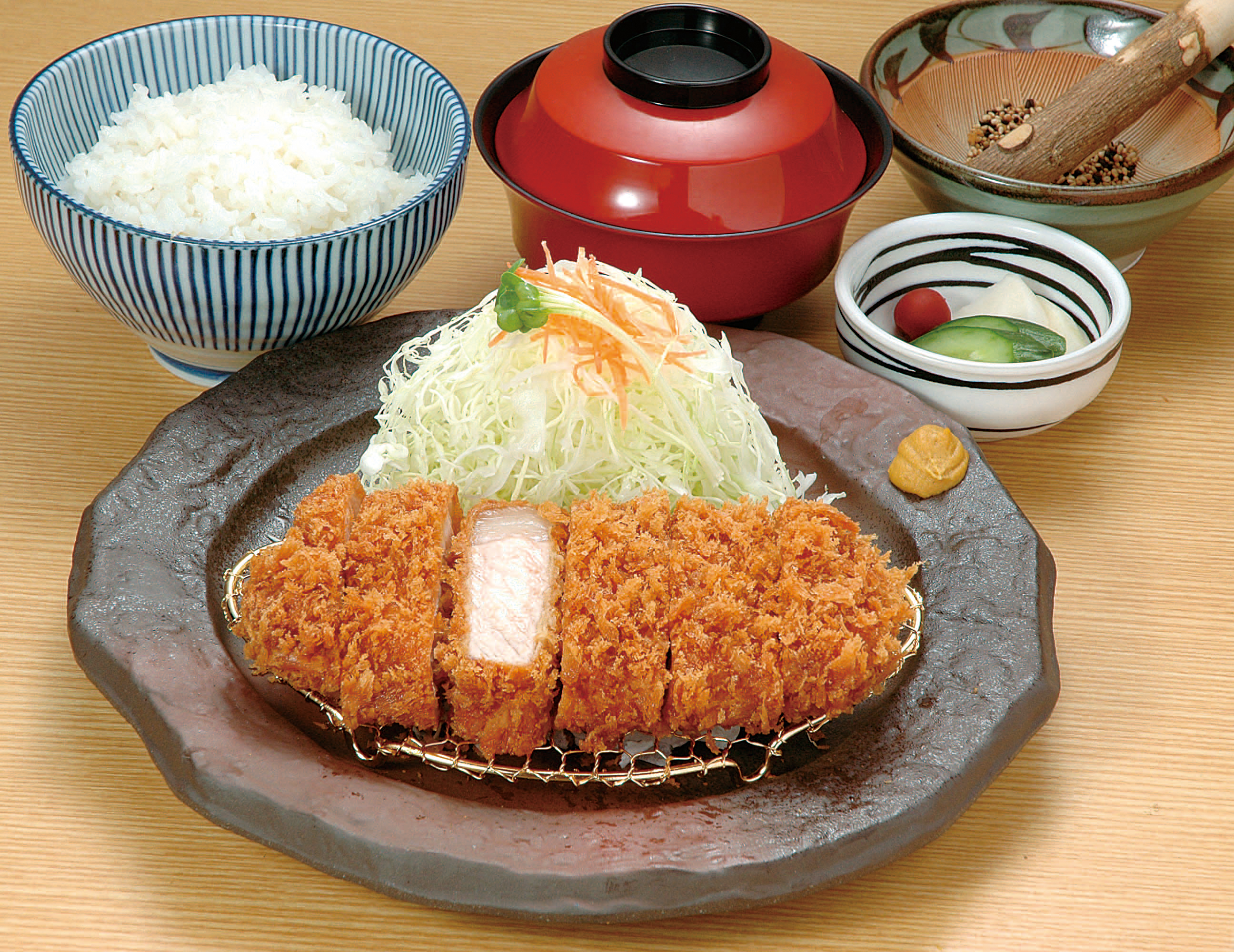 各ブランドともに、国産の食材、自家製にこだわった自慢のメニューを提供