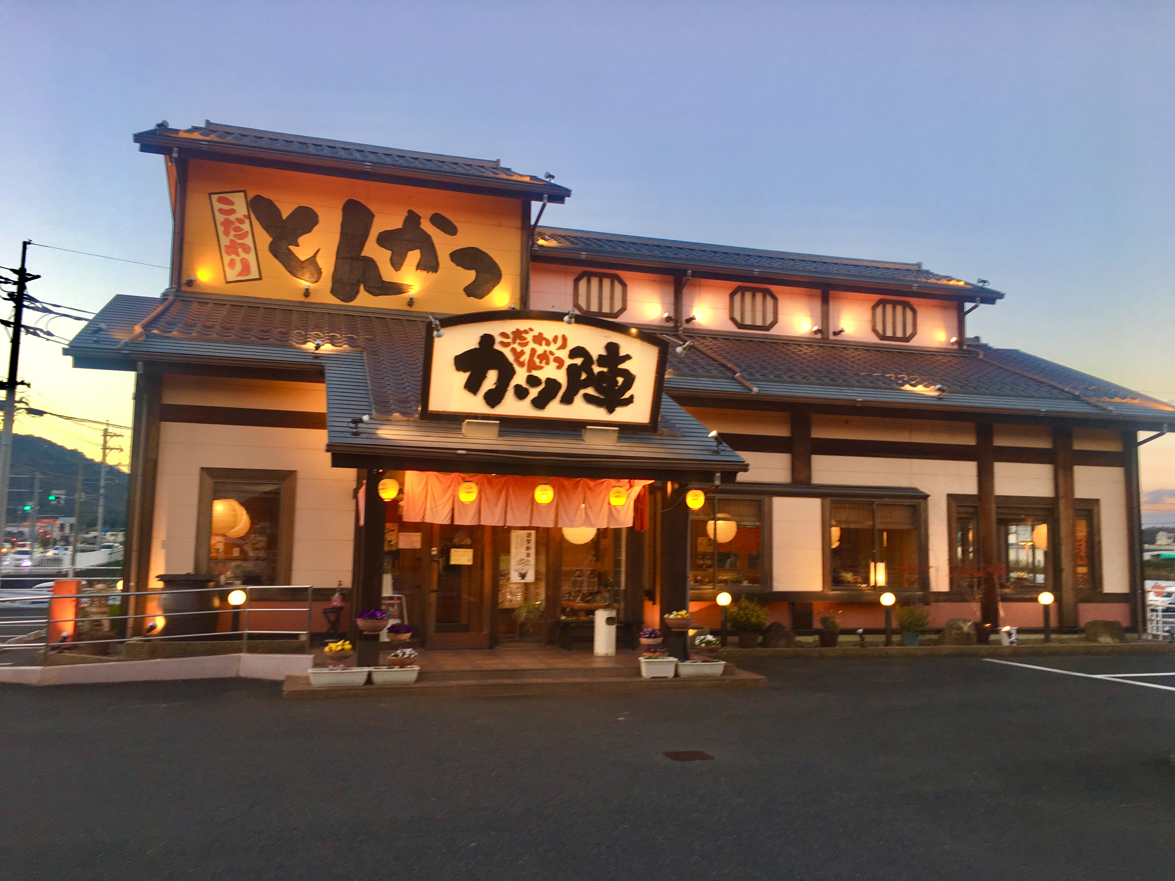 地域密着店でキャリアを積みたい方、飲食店の店長・マネージャーをめざしませんか