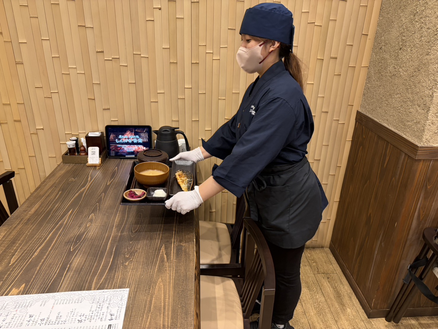 まずは現場でじっくり経験を。希望があれば、将来は店長など新たなキャリアにも挑戦できます。