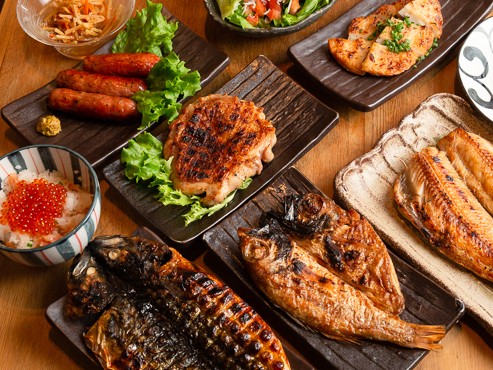 魚のさばきは入社後しっかり身につけていけます ※画像は既存の干物炭火焼店