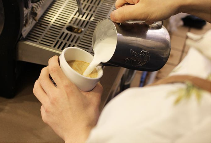 現場のアイデアから商品開発やイベントが生まれる、少数精鋭のチーム運営