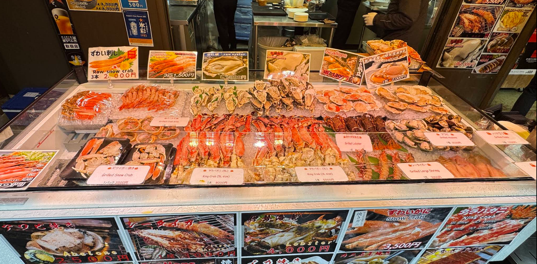 まずは、お店の人気メニューや提供方法などを覚えるところからスタート。
