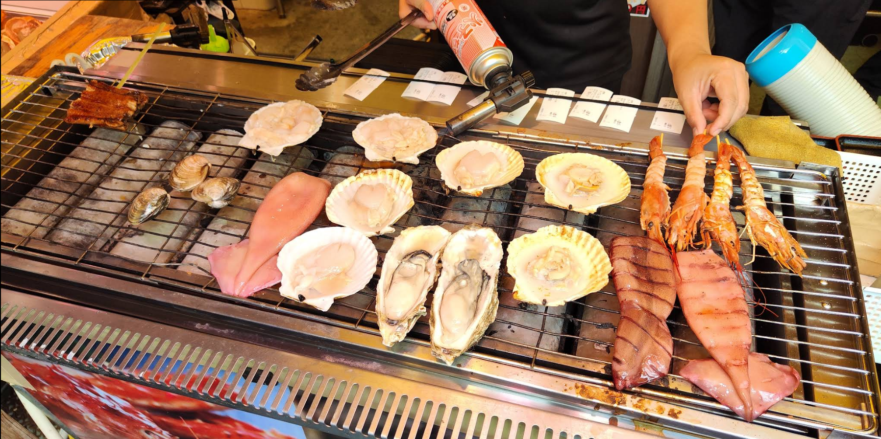 調理のスキルや飲食経験を活かしながら、サービス面でも活躍していただける方を歓迎しています。