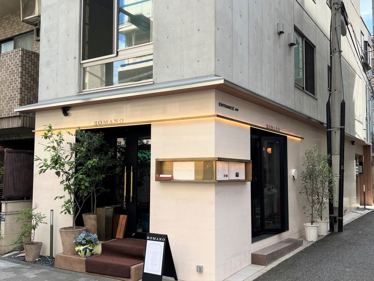 2026年6月OPEN予定の中目黒新店は、川沿いのロケーション。春には桜並木が広がります。