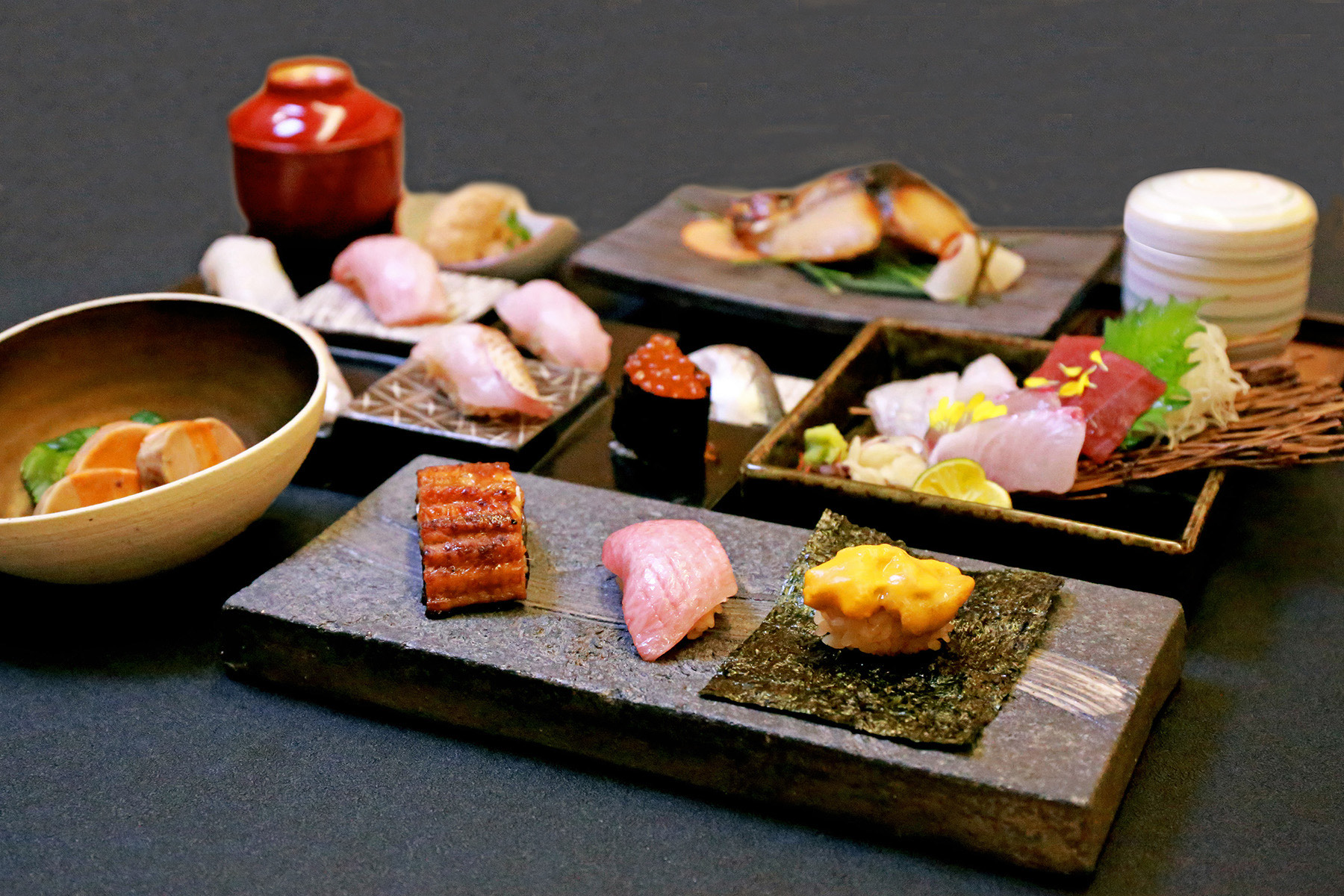 新鮮な食材を使い、お客様と会話をしながら楽しく働ける環境です