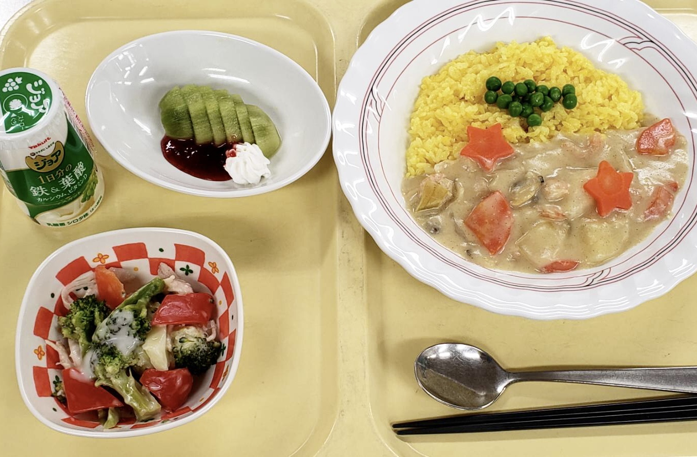 日々楽しみに思っていただけるような食事を美味しさと栄養で支えよう!(写真はクリスマスメニューの例)
