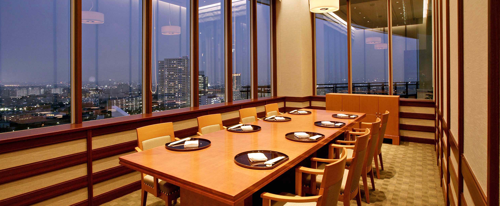 手づくりにこだわる料理の数々。季節の素材を活かした一皿を届けます。