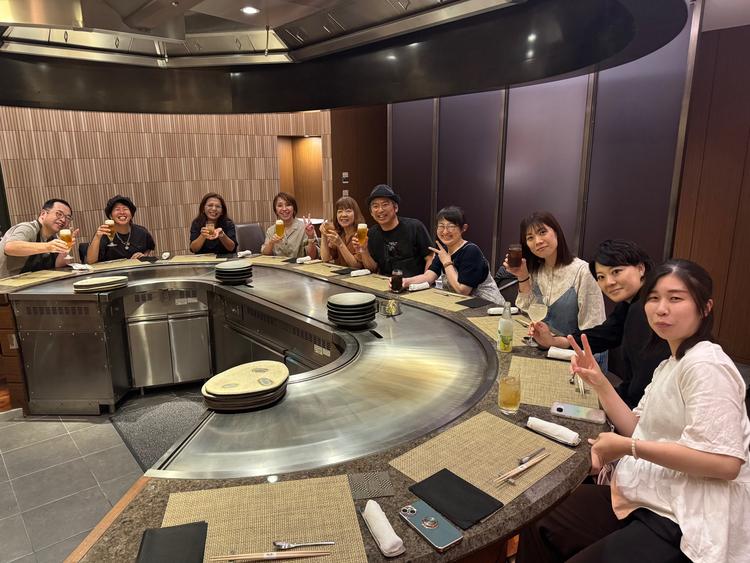 社員旅行ではごちそうを食べて元気いっぱいになりました！