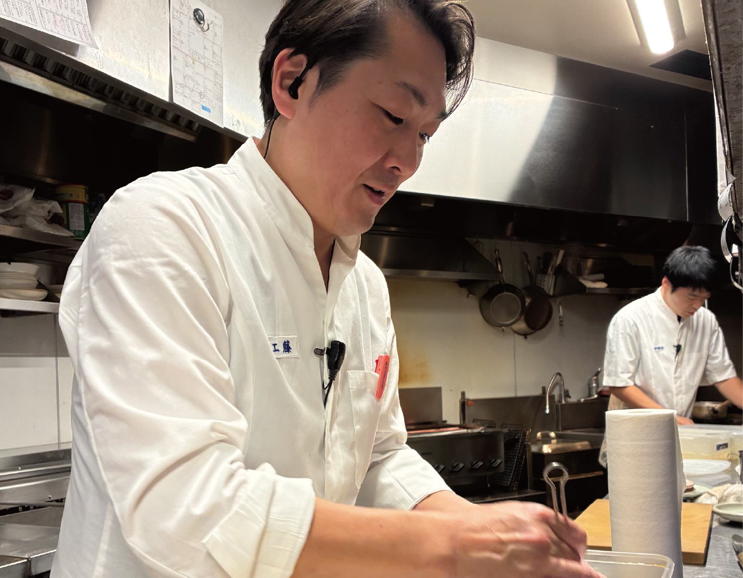 料理人との連携も大切に。ペアリング提案も学びの一部に。