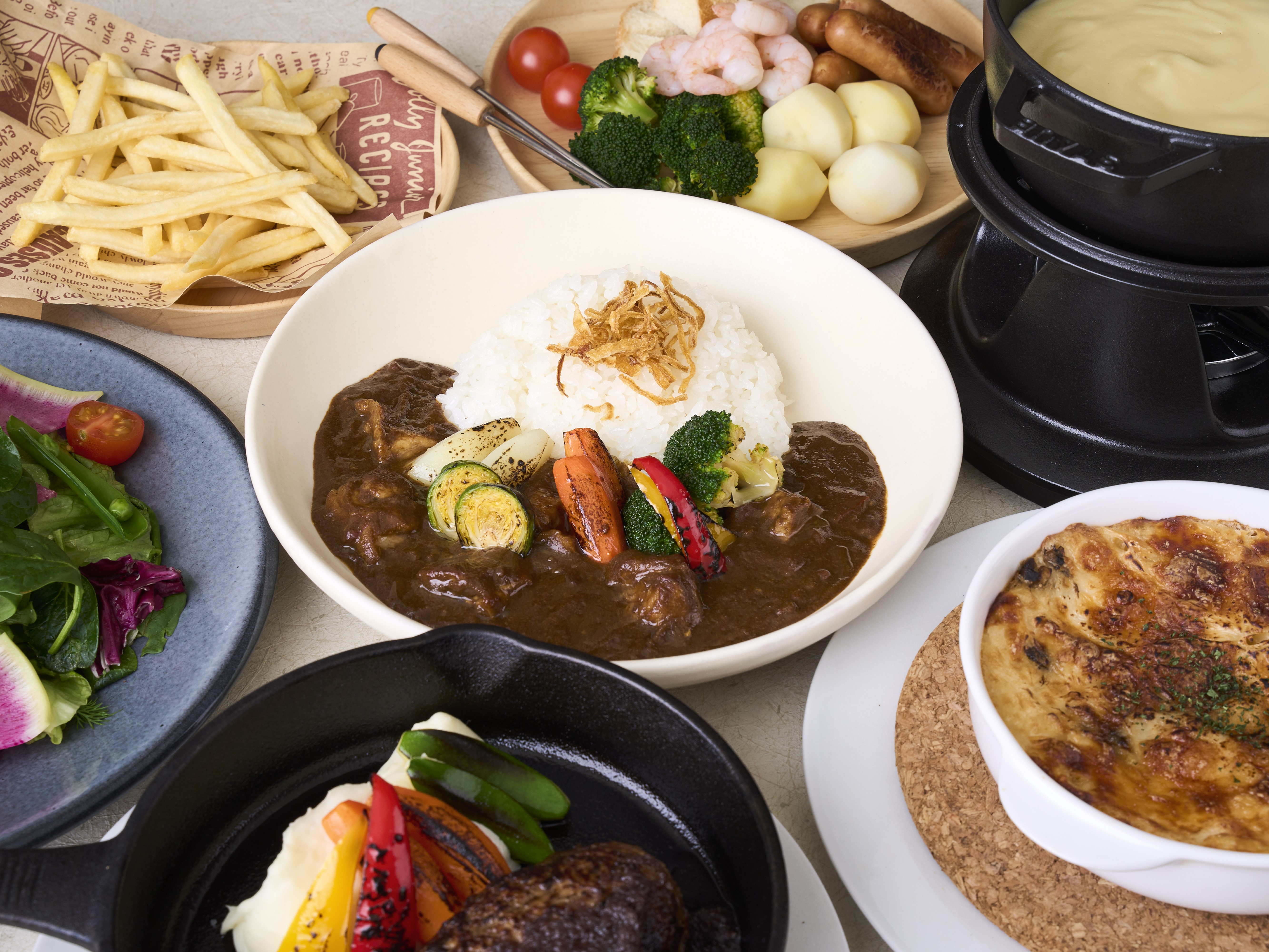 地域の恵みを活かした料理で、お客様の心に残る時間を演出しています。