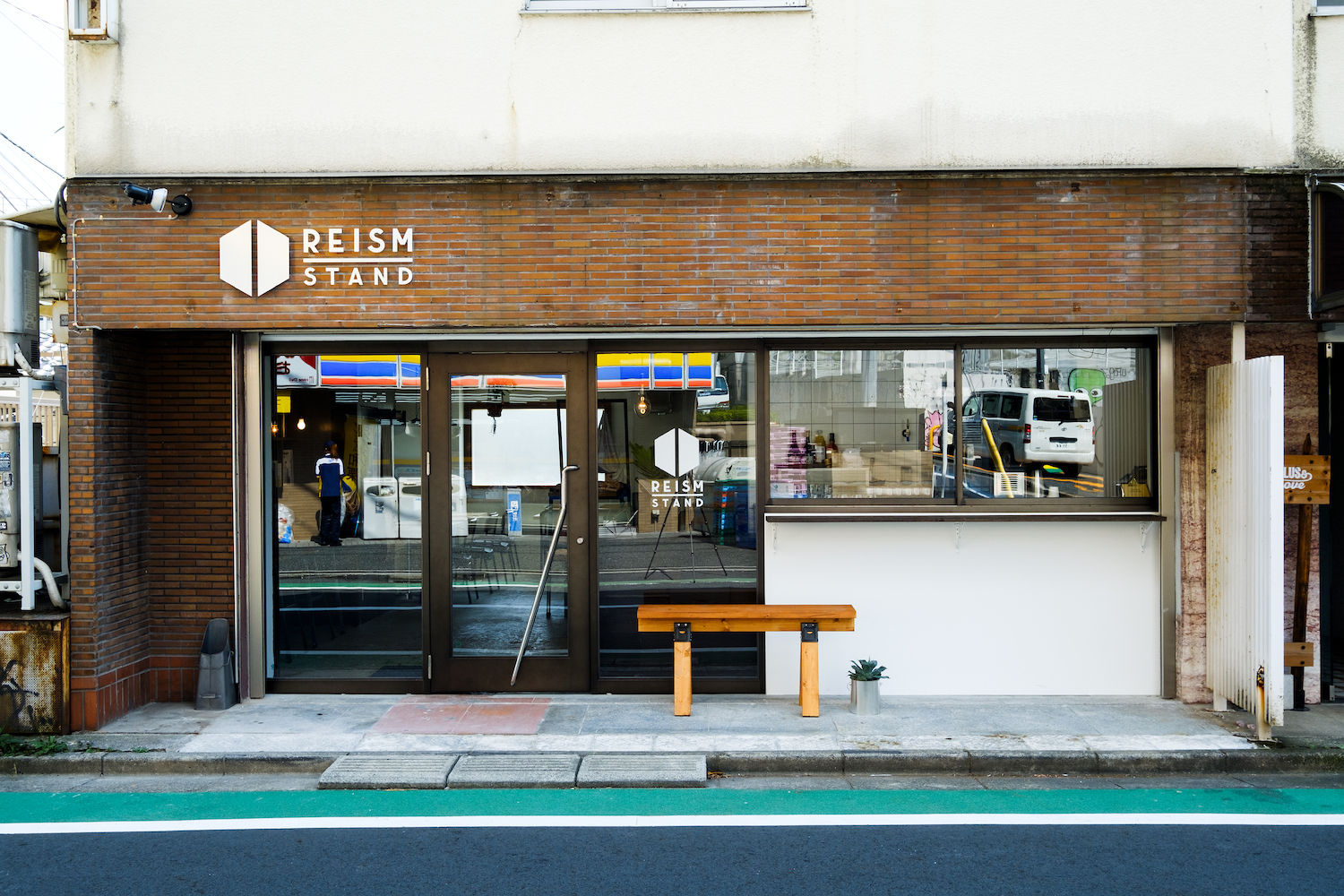 女性も多数活躍中。経験の浅い方から、シェフやカフェの運営経験者まで幅広く歓迎します。