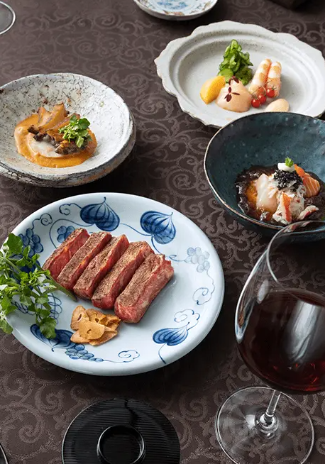 アラカルトはもちろん、料理長厳選のコース料理もご用意しています。