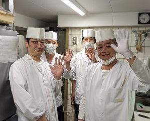 「食で笑顔を届けたい」そんな想いを持った仲間が集まる、温かい雰囲気の職場です。