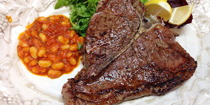 窯焼きピッツァをはじめ、前菜・パスタ・メイン・ドルチェまで幅広い本格イタリアンに携われます。