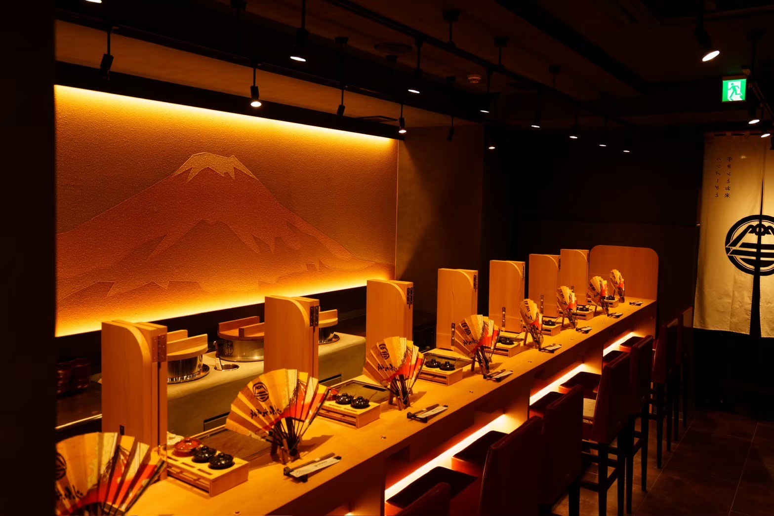 和牛100％ハンバーグと牛タンを五感で楽しむライブレストランです