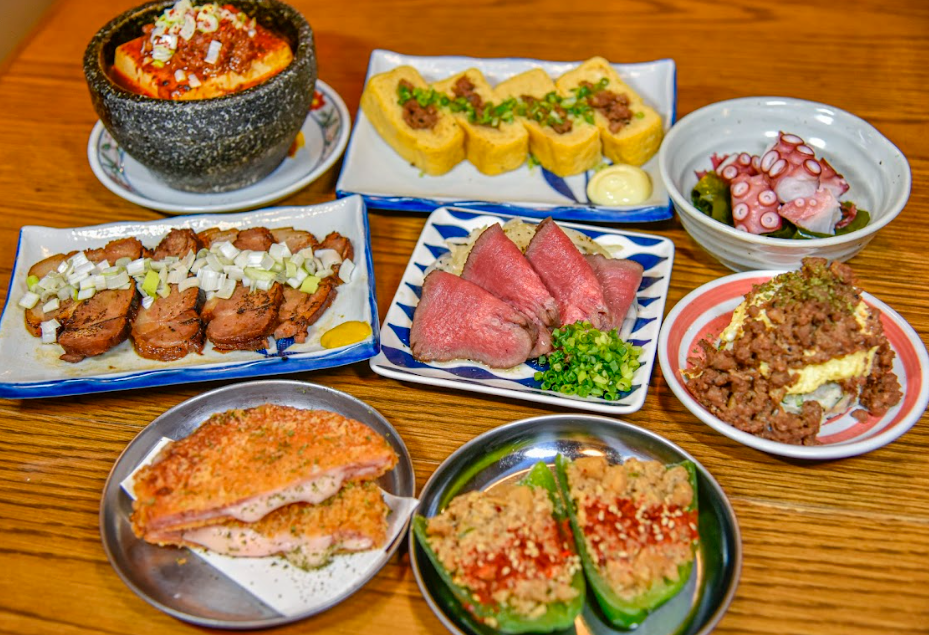 名物は、メンチカツに、大玉ミートボールなどなど。メニュー考案も大歓迎です!