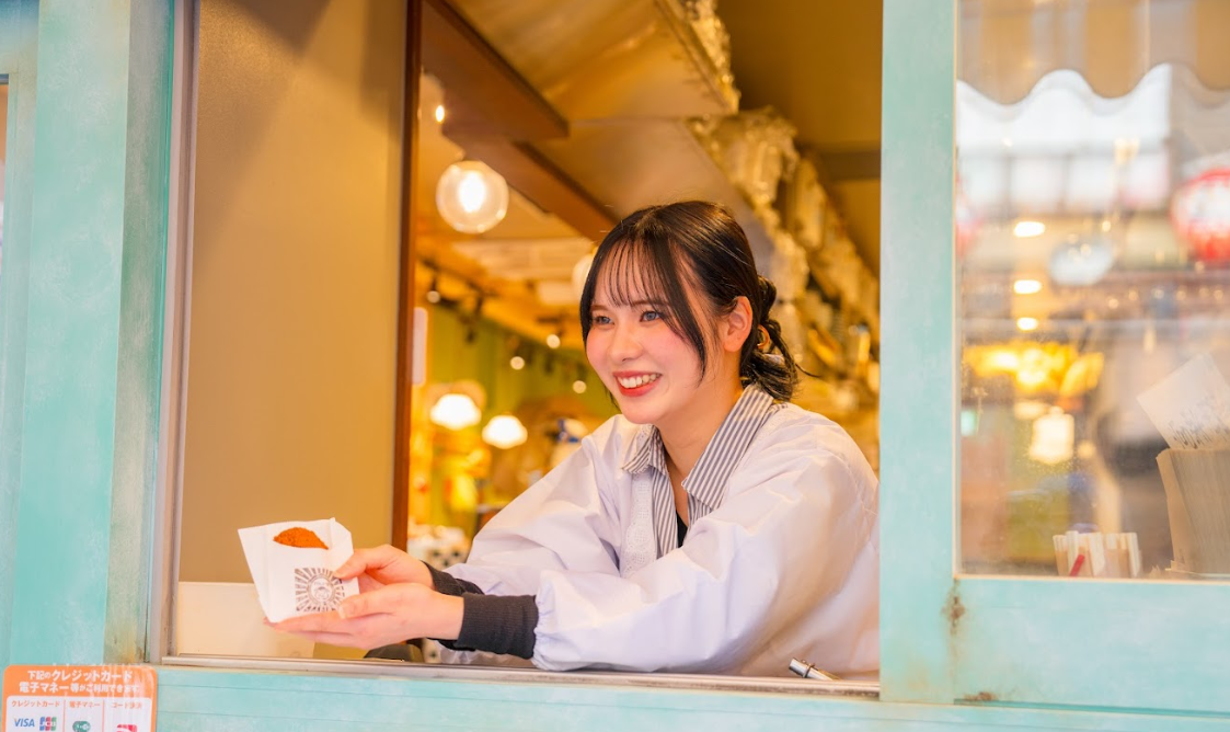 持ち帰り×立ち飲み×昭和大衆酒場の3つの顔を持つ「肉のウヱキ」!