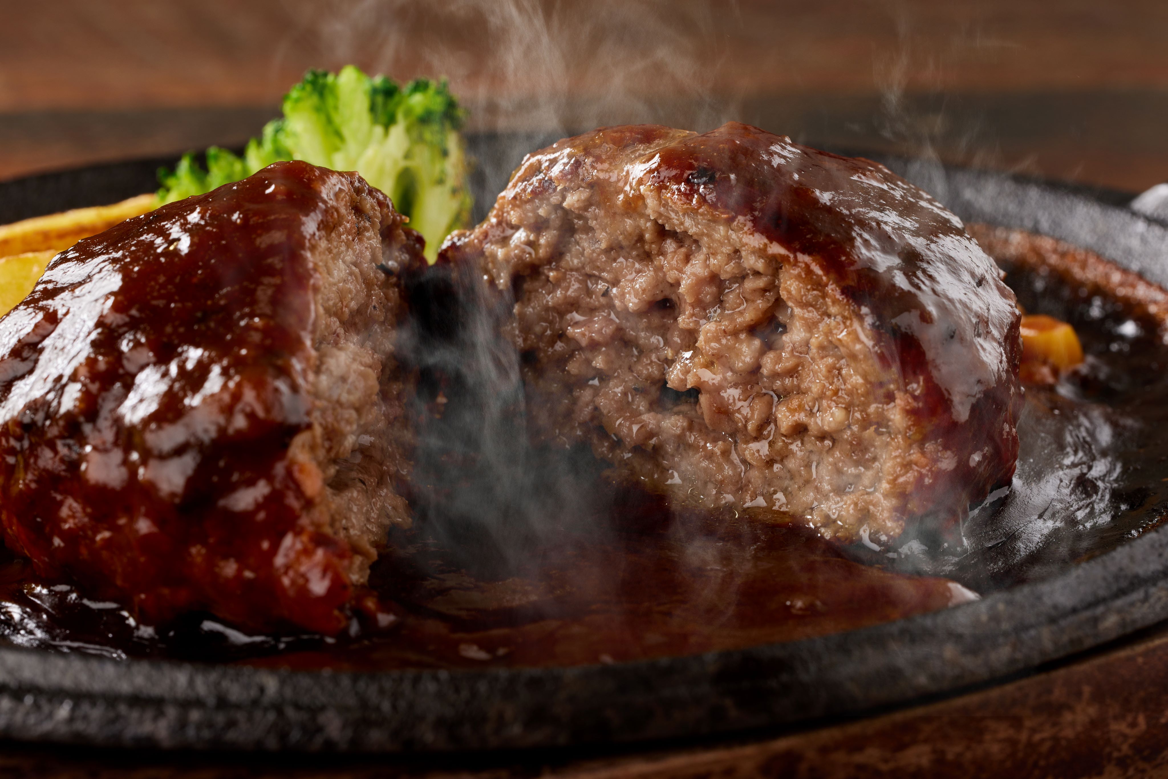 看板メニューの豪快な肉グリル。調理経験が活かせます。