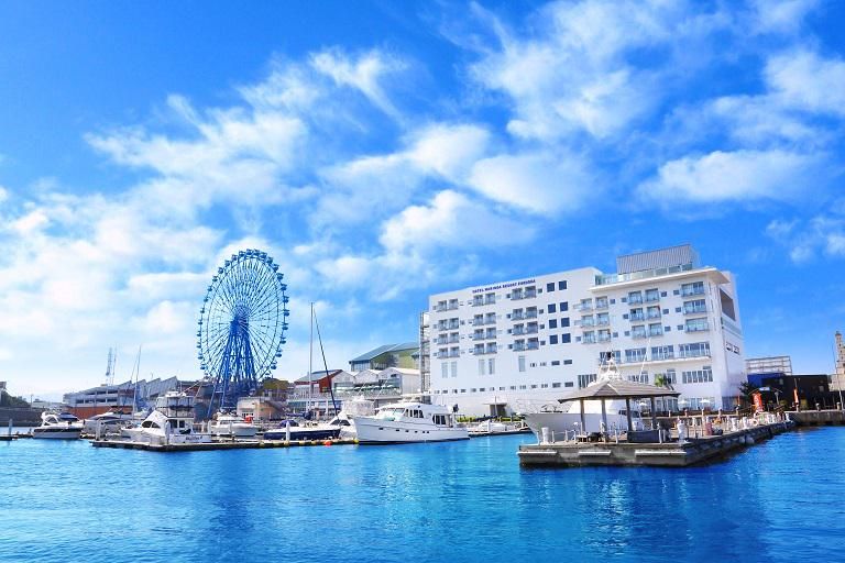 絶景のホテルで、お客様の最高の夜を演出する仕事です。