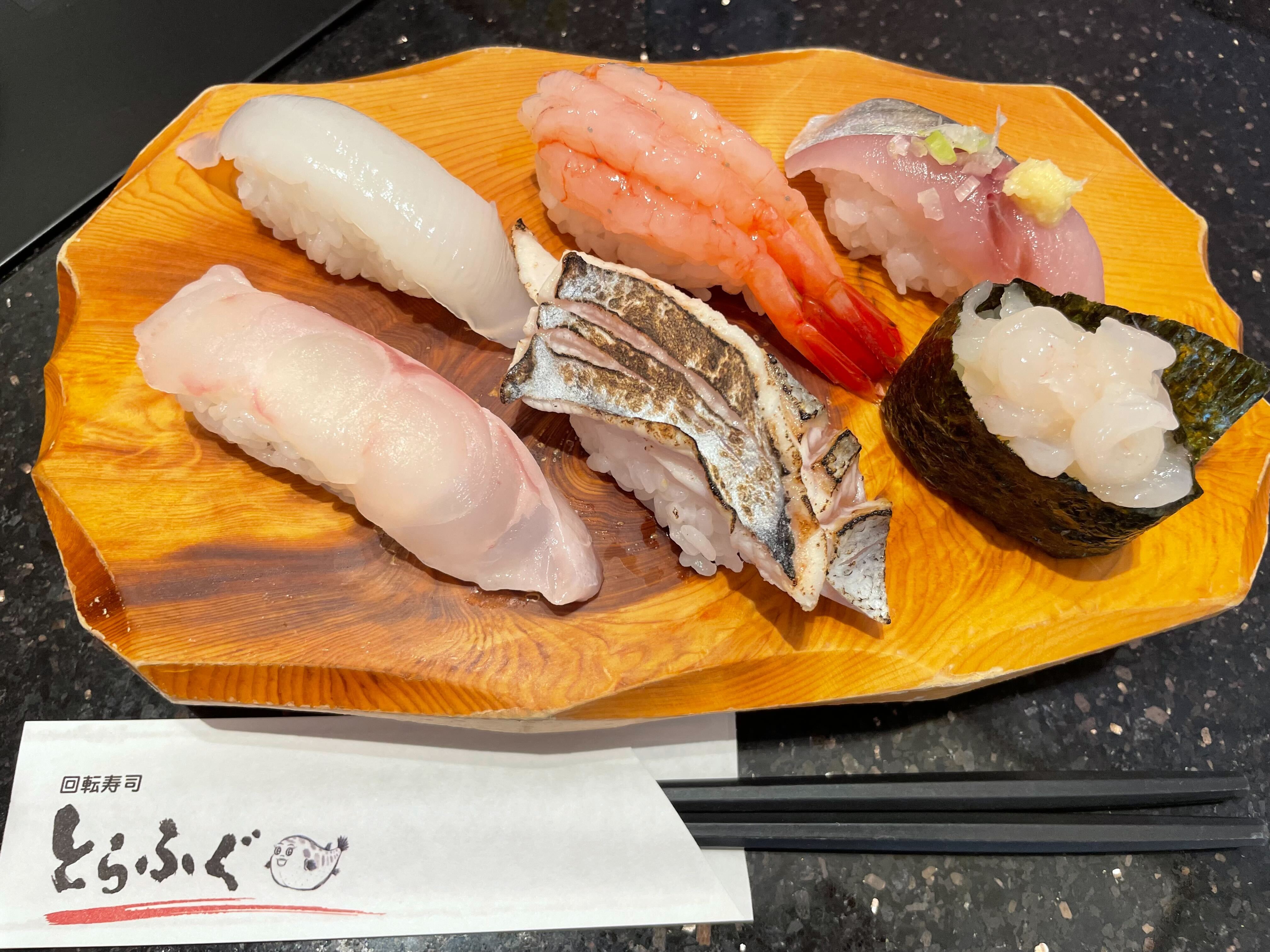 富山湾の旬を一皿に。地魚を活かした寿司と和食を、丁寧に提供しています。