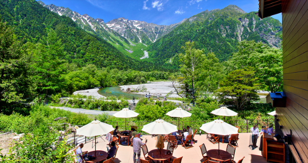 休日は槍ヶ岳や涸沢カールまで本格登山に行くスタッフも多数!