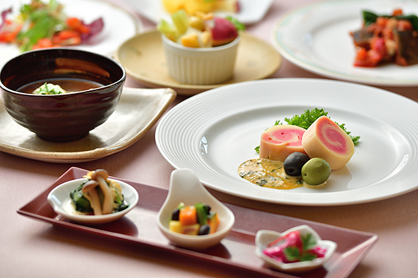 長野県産の新鮮な食材をふんだんに使用した料理を提供しています。