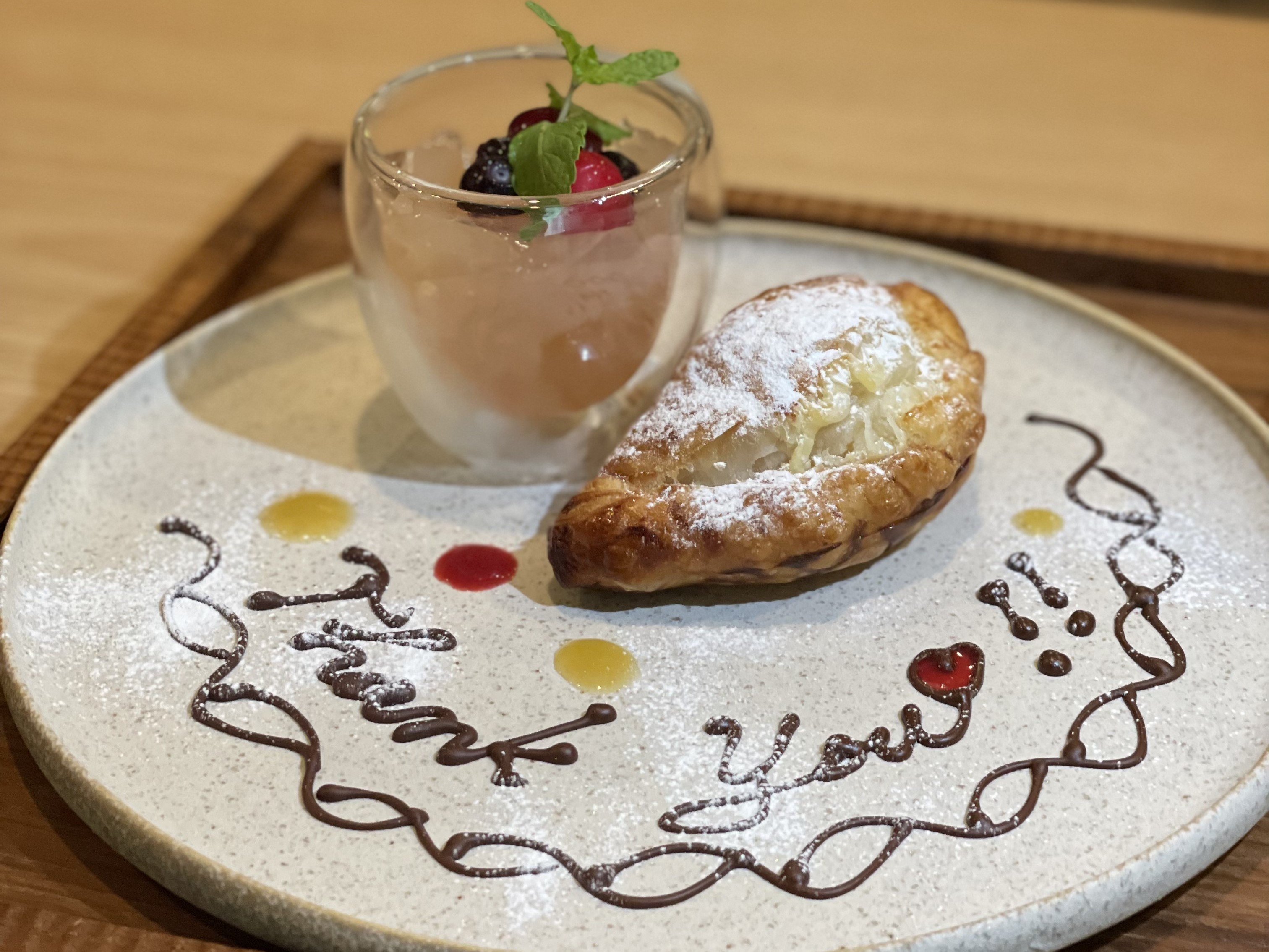 様々なジャンルの料理・スイーツは口コミでも高評価