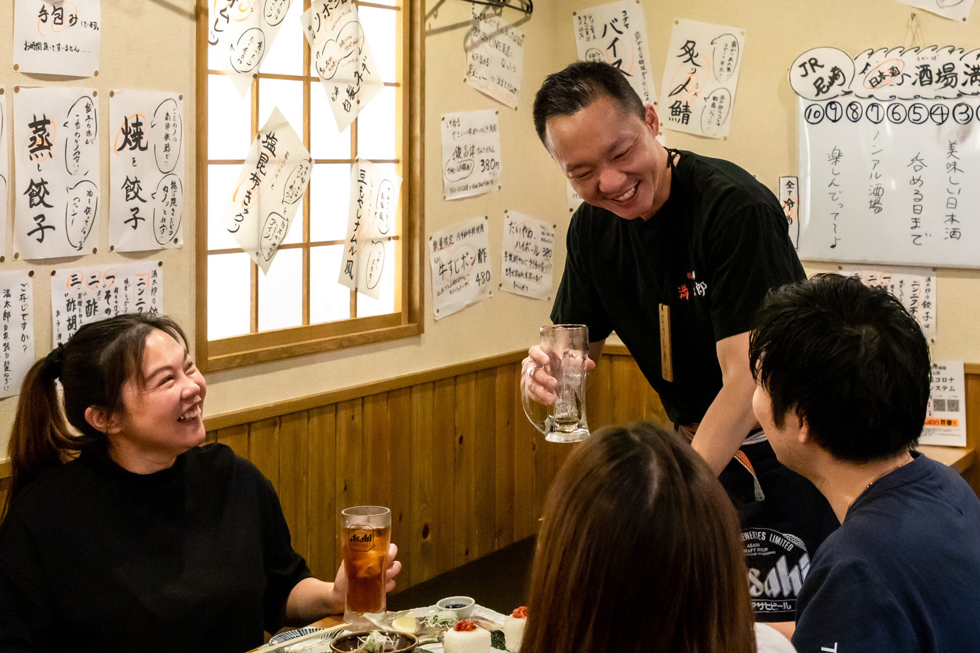 大阪・兵庫尼崎で愛される『餃子酒場満太郎』を支える仕込みの仕事です。