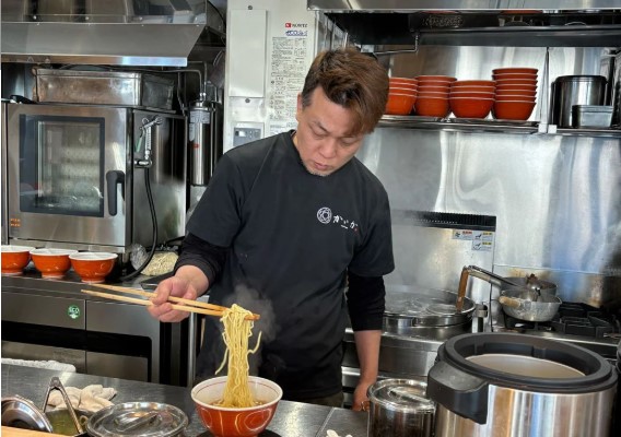 食べログにて7年連続百名店を獲得した、人気店の大将がプロデュースするラーメン店★
