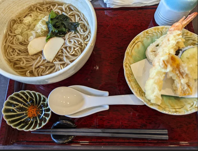 当レストランでは、和食・洋食などジャンルにとらわれない多彩なメニューを提供しています。