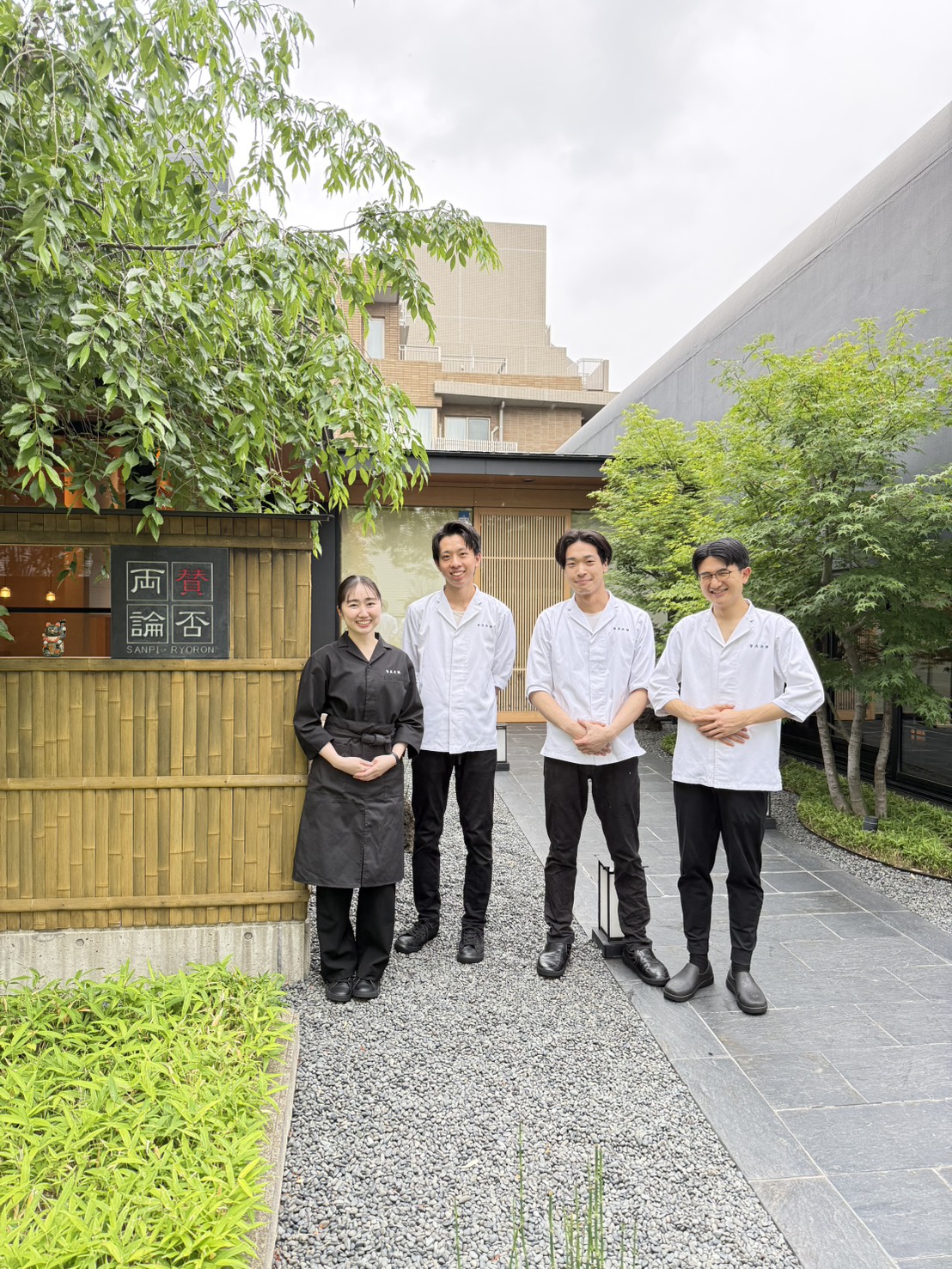 最初はデザートの仕込みや、土鍋で炊くご飯のお米とぎ、ドリンク作りなどのシンプルな作業からスタート♪