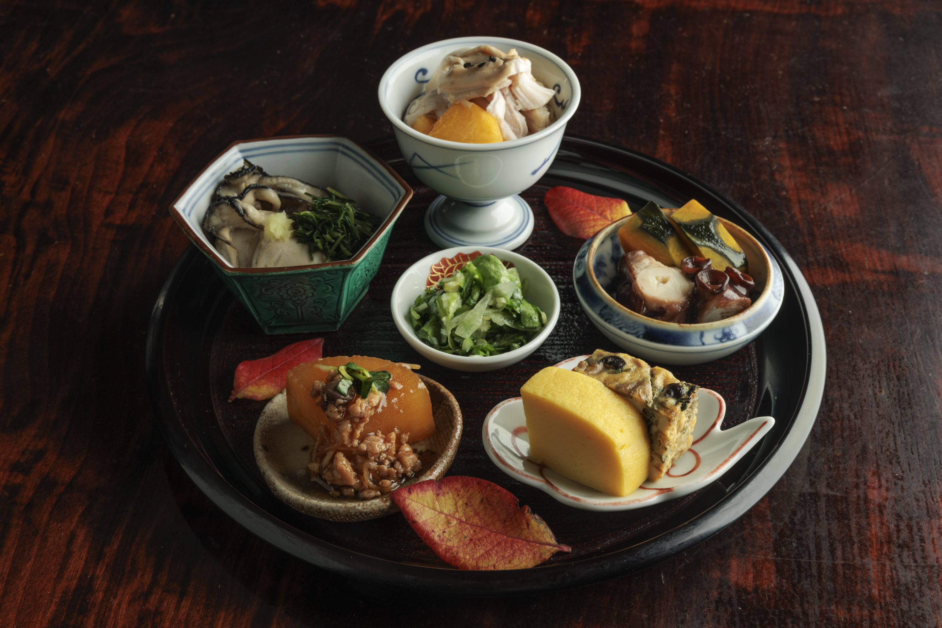昼も夜もおまかせコースのみで、メニューは2週間ごとに刷新されます。