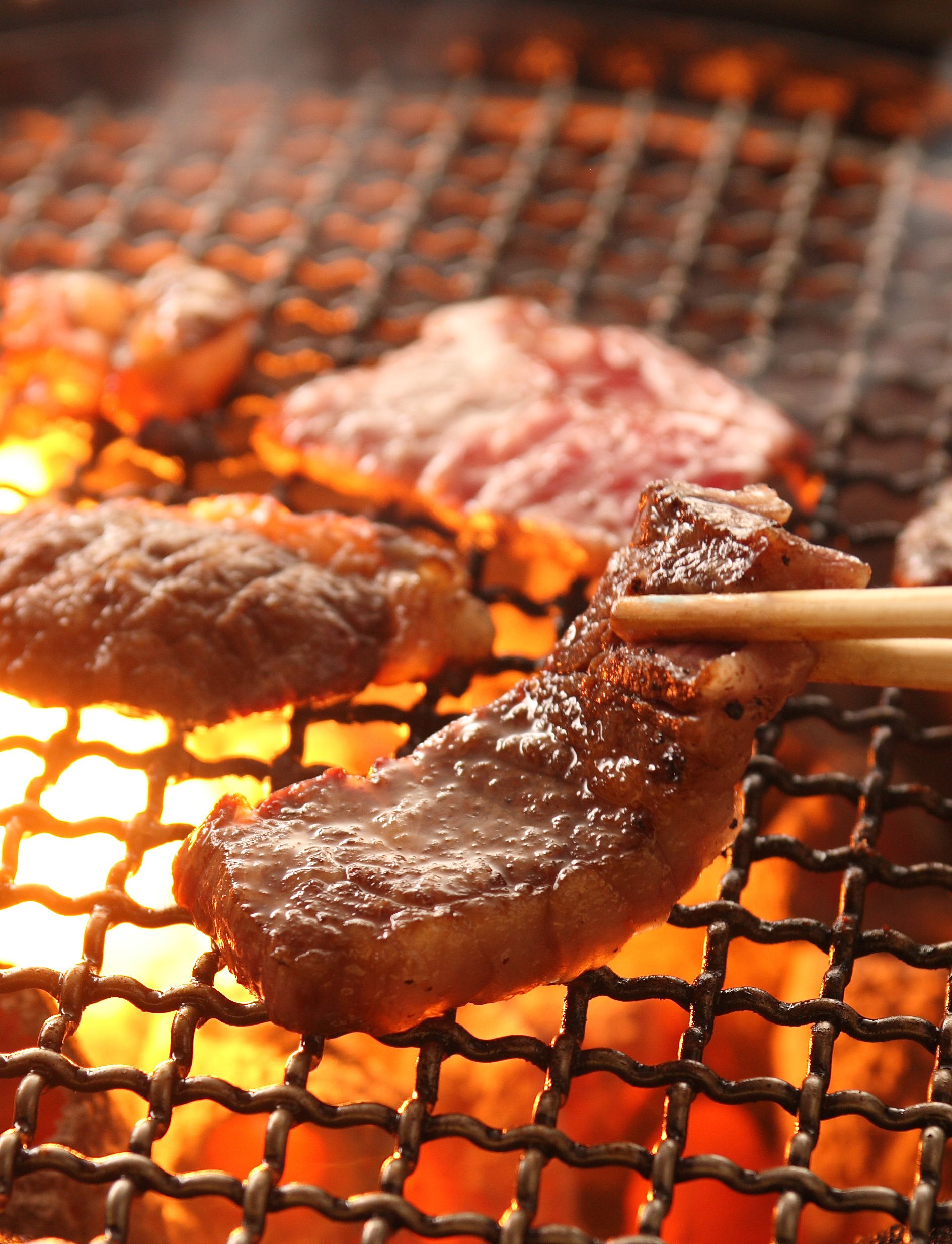 創業43年。地元に愛される“ちゃんとした焼肉店”。老舗らしい信頼感ある職場で、長く安心して働けます。