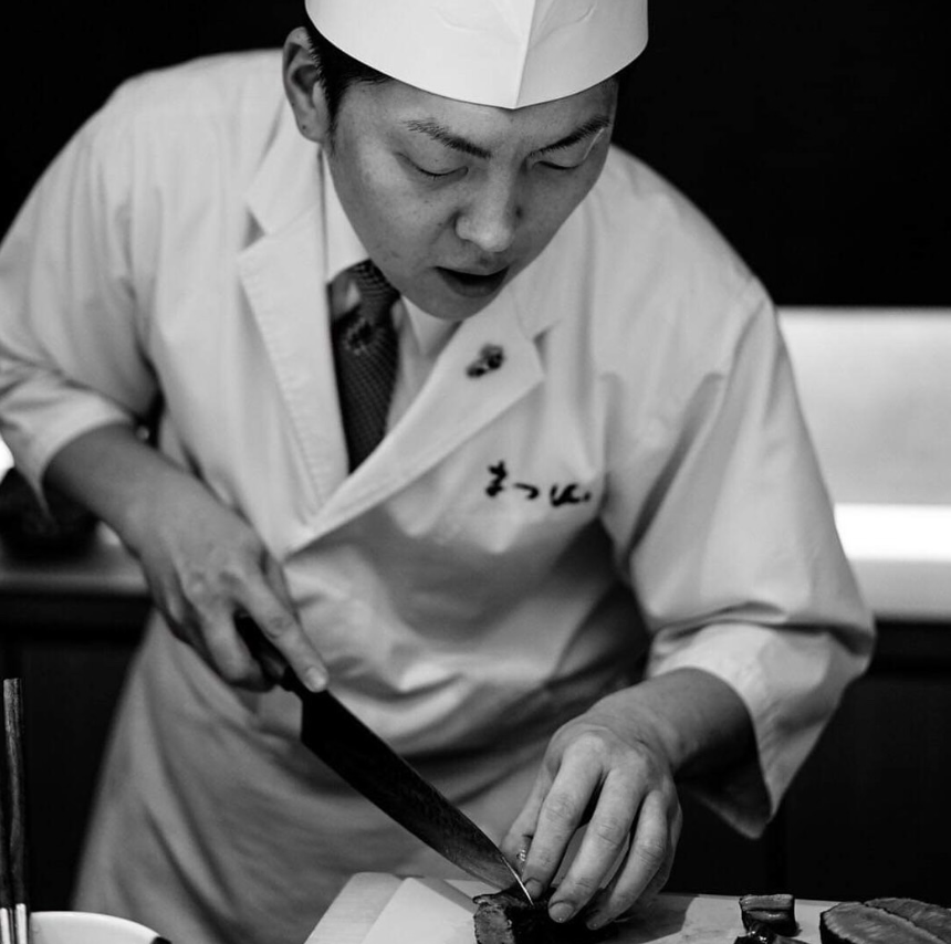 レストランガイドでも高評価の「御料理まつ山」店主・松山照三氏が監修した菓子店。