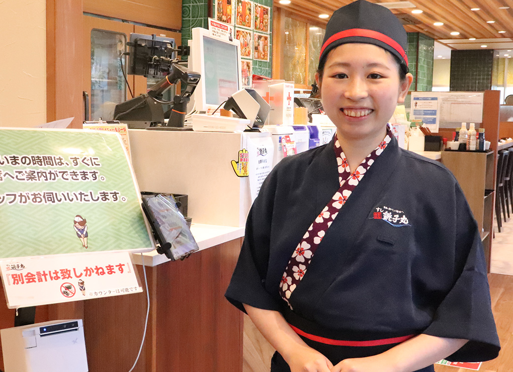 お客様が心地よく、楽しいひとときを過ごしていただけるよう、基本的な接客業務をお任せいたします。