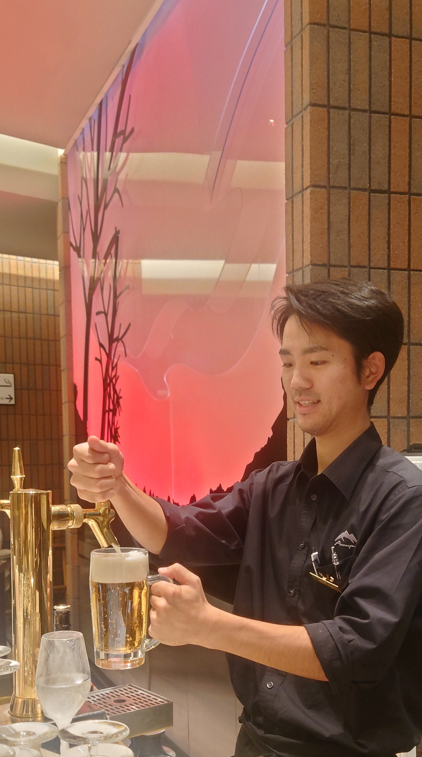 レストランサービススタッフとして一緒に働きませんか?