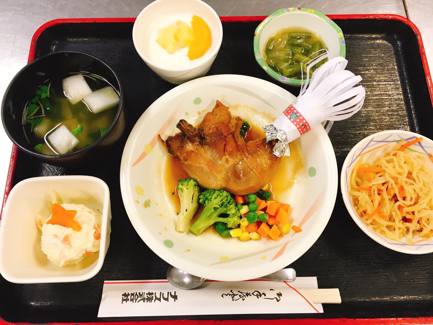 学校や保育園の給食は社会にとって欠かせない大切なサービス!