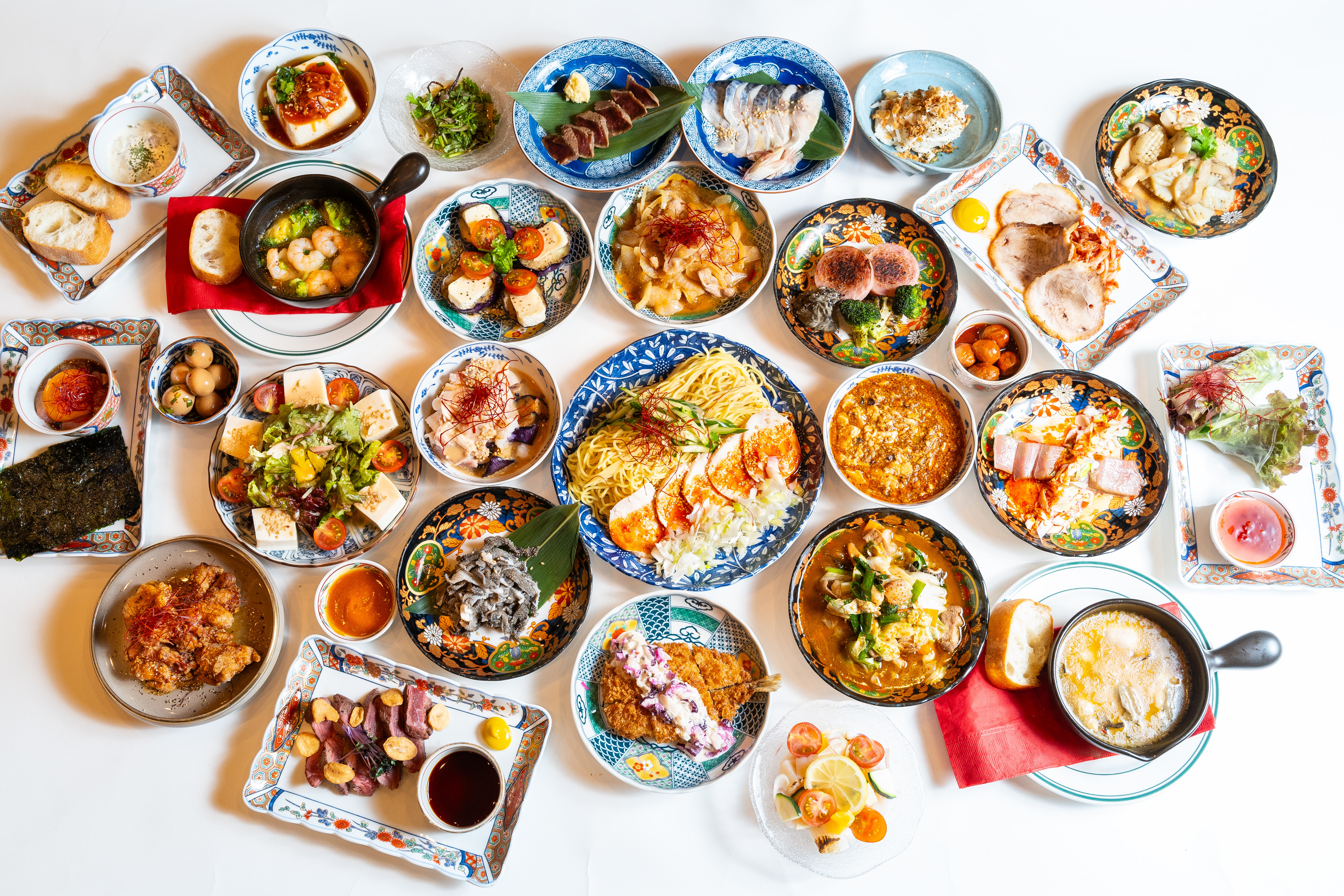ジャンルにとらわれない多国籍料理を、気軽に、美味しく。予約で満席の大人気店が名古屋に新店オープン！