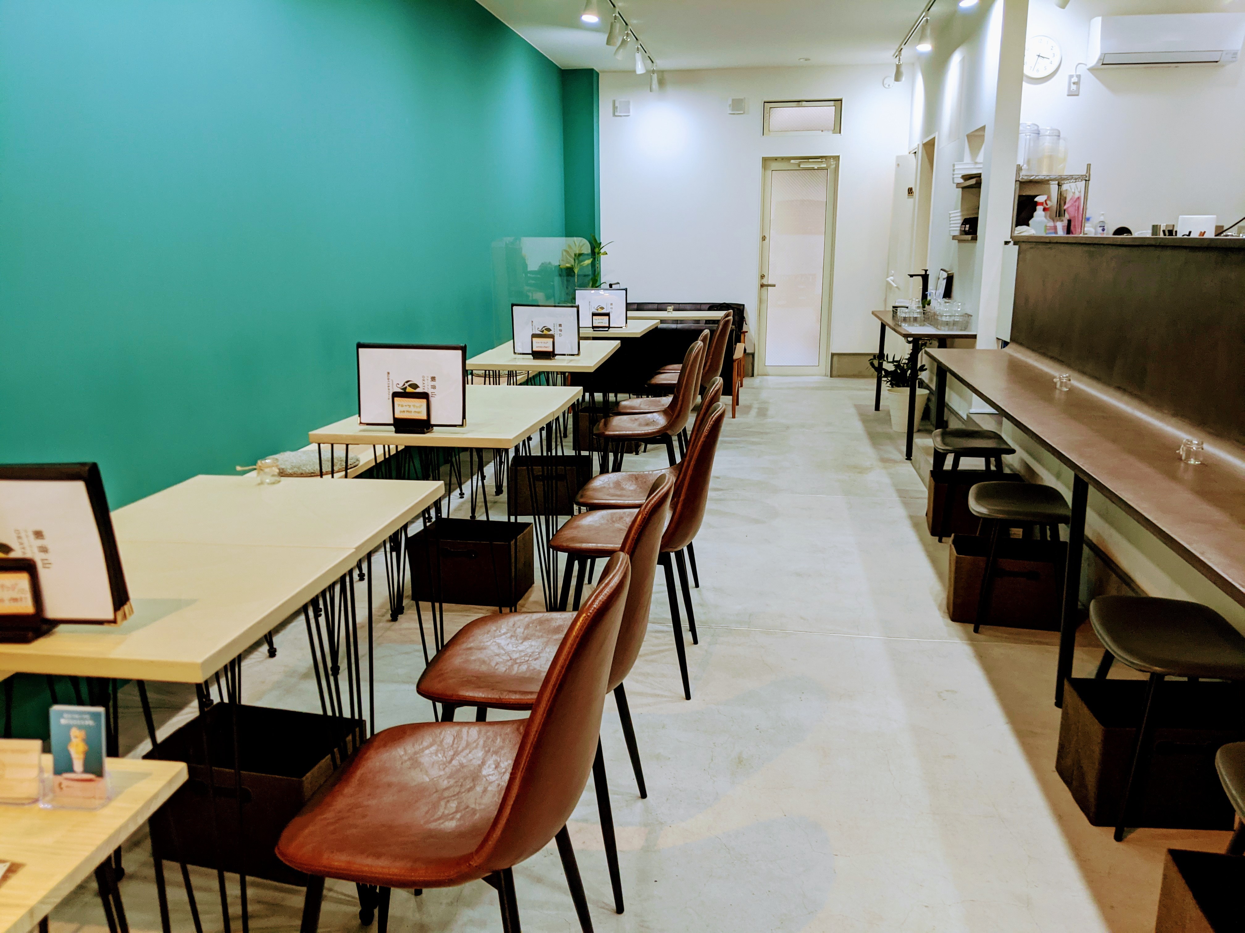落ち着いた雰囲気の店内で、ゆったりとした時間をお過ごしいただけます。