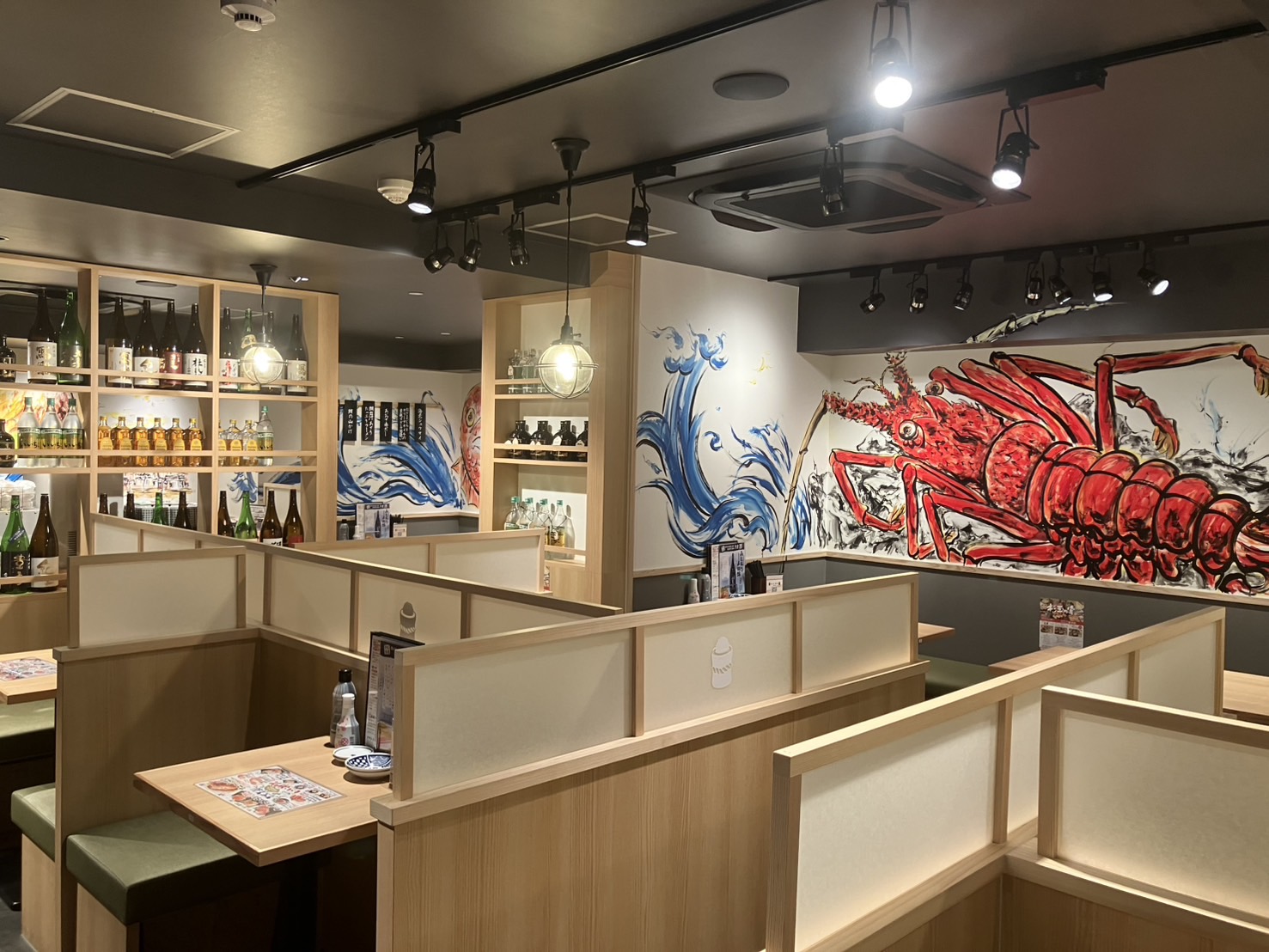 各店舗のメニューに合わせた仕込みや調理業務、食材の在庫管理などを行っていただきます。